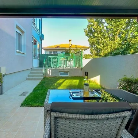 Charmant Garden View Apartment