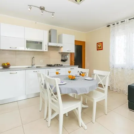 Charmant Garden View Apartment * Pula
