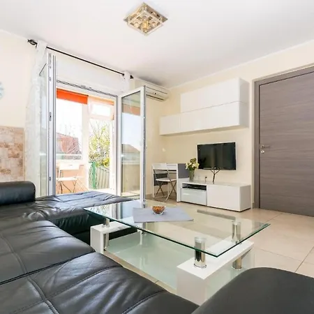 Charmant Garden View Apartment * Pula