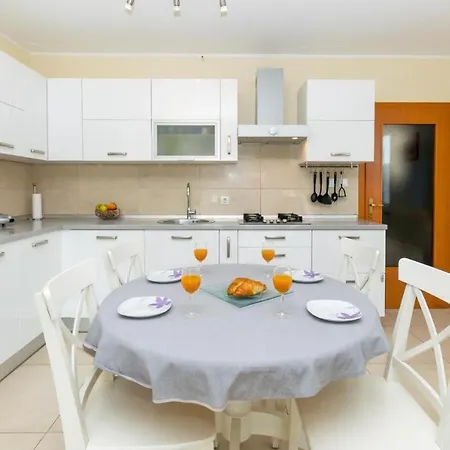 Charmant Garden View Apartment Pula