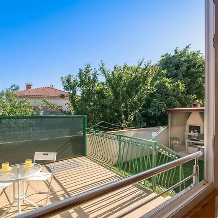 Charmant Garden View Apartment Pula